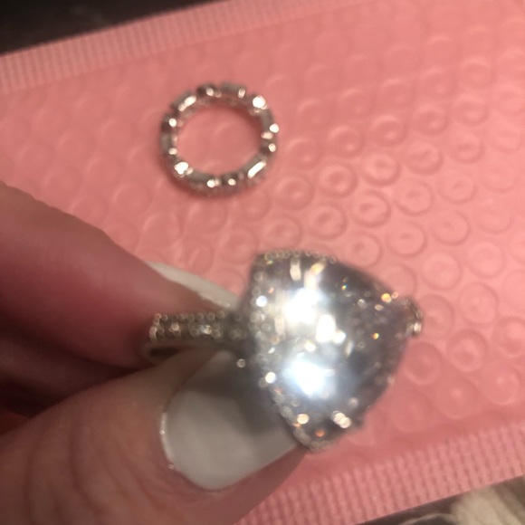 Retired- Swarovski Crystal wedding or anniversary ring set - Picture 7 of 13